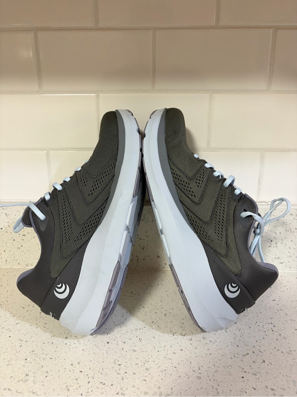 Topo Athletic Phantom 2 Running Shoe Grey / Lilac Size 7 - Picture 10 of 12